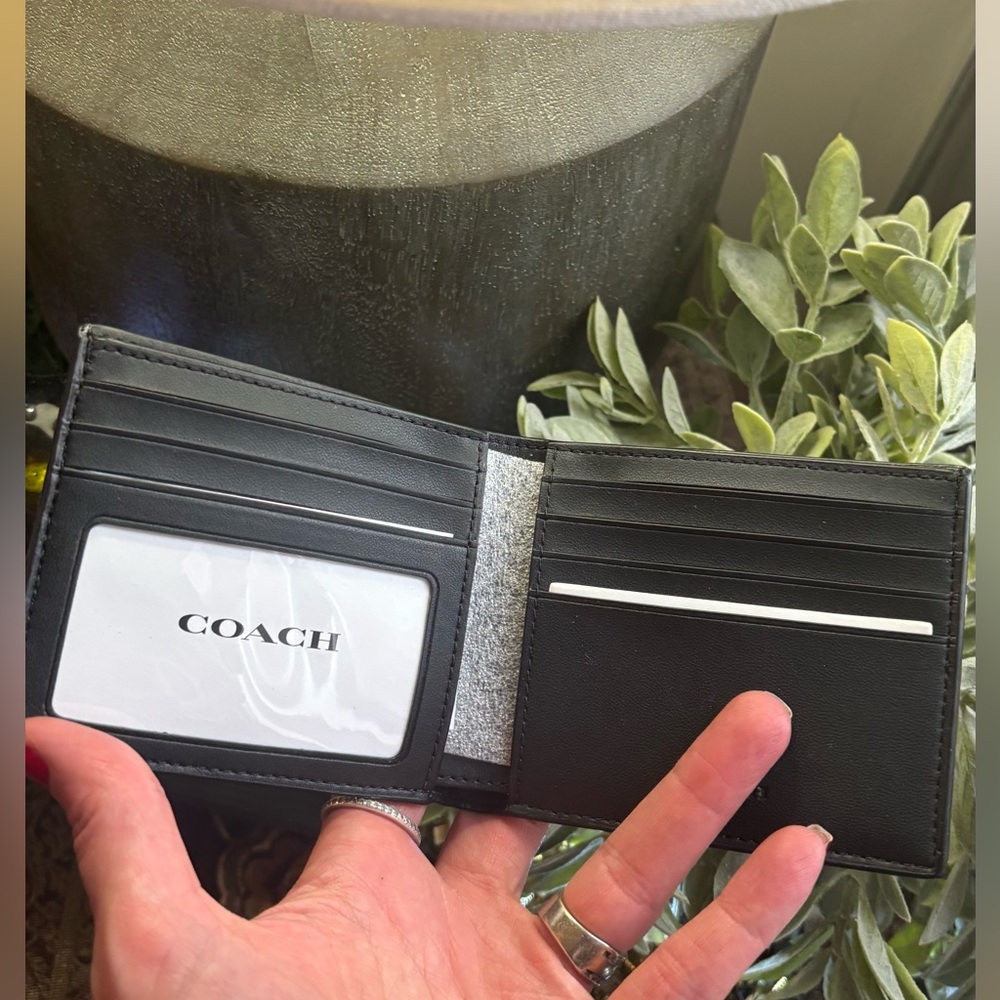 Authentic COACH signature canvas/ Leather bifold Wallet/ID - Picture 4 of 8